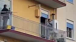 新型コロナで外出禁止のイタリア、人々はバルコニーで歌って励まし合った（動画）