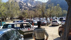 Decenas de madrileños ignoran la petición de quedarse en casa por el coronavirus y se van a la