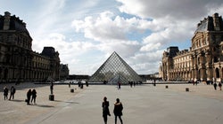 フランスが全国のカフェ、映画館を閉鎖。警戒レベルを最高段階に、事実上の「非常事態」宣言