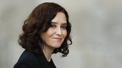 El Gobierno recuerda a Ayuso que es la única autoridad y limita el servicio de peluquerías sólo a