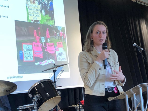 「シスター・サポーター」を始めた、アナ・ベグリオ=ホワイトさん(「日曜集会」にて、撮影筆者)