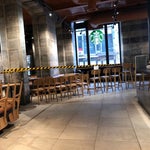 米スタバが、新型コロナ対策でイス撤去「持ち帰り専用」に。一部店舗は一時的な閉鎖へ