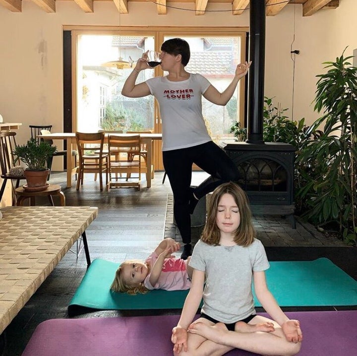 Je Suis Toute Les Filles Je suis confinée à la maison avec mes deux filles depuis une semaine