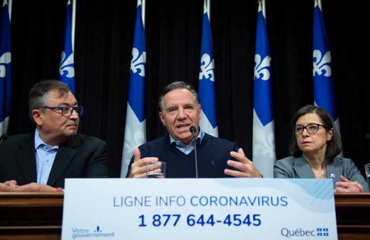 Le premier ministre François Legault, le directeur national de santé publique Horacio Arruda, et la ministre de la Santé Danielle McCann