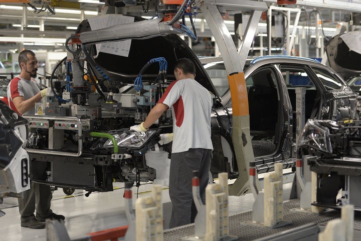Trabajadores de Seat en la fábrica de Martorell.