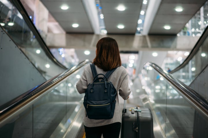 Le gouvernement du Canada recommande aux Canadiens d'éviter tous les voyages non essentiels à l'étranger jusqu'à nouvel ordre.