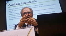 Plano contra coronavírus inclui antecipar parcelas do 13º de