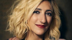 Coronavirus: Florence K émeut la toile en chantant pour sa grand-mère devant sa