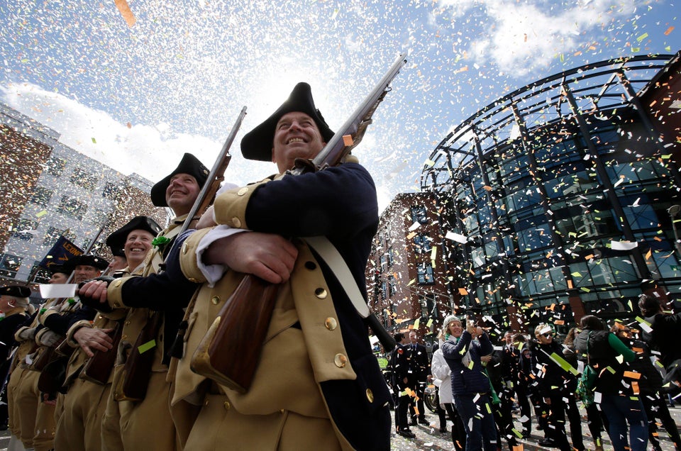 Παρέλαση στους δρόμους...