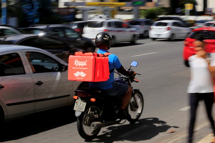 Rappi, iFood e Uber Eats testam opção de entrega sem contato para evitar contaminação. 