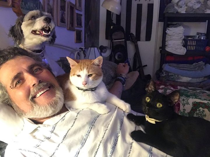 Richard Breton, son chien et ses deux chats