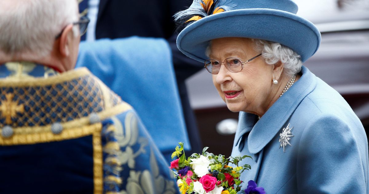 Comment La Reine D Angleterre S Adapte Au Coronavirus Le Huffpost