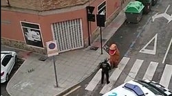 Ισπανία: Η αστυνομία βάζει σε κατ’οίκον περιορισμό τον