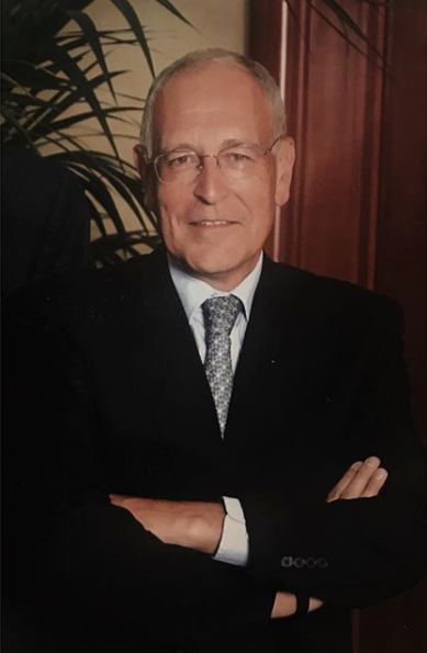 Patrick Le Lay, l'ancien PDG du groupe de télévision TF1, est décédé à l'âge de 77 ans. Patron à poigne, Patrick Le Lay avait dirigé la première chaîne pendant deux décennies, de 1988 à 2008. À ce poste, il avait transformé la chaîne en leader de la télévision en France. >>> En savoir plus dans notre article par ici