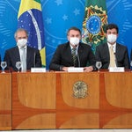 De máscaras, Bolsonaro e ministros lançam medidas de calamidade