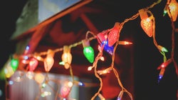 Des Américains ressortent leurs lumières de Noël pour égayer leurs