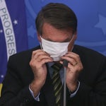 Pelo segundo dia seguido, Bolsonaro é alvo de