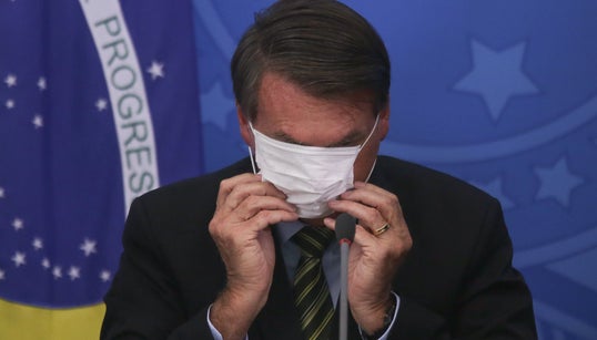 Pelo segundo dia seguido, Bolsonaro é alvo de