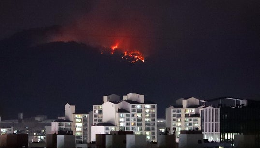태풍급 강풍이 예보된 가운데 수락산에서 산불이