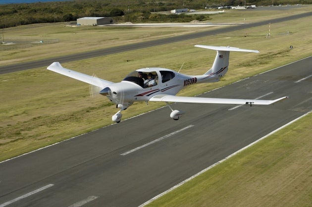 小型飛行機「ダイアモンドDA40」のイメージ画像