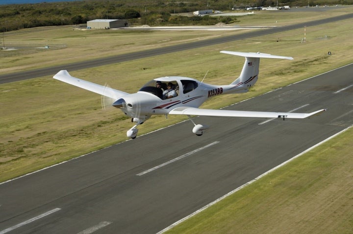 小型飛行機「ダイアモンドDA40」のイメージ画像