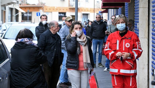 이탈리아인들이 ‘우리 같은 실수 저지르지 말라’고 호소하고