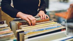 Φρένο από την Amazon σε CD και δίσκους - Έμφαση στα είδη «πρώτης