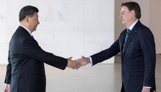 Ofendido com resposta chinesa ao filho, Bolsonaro quer