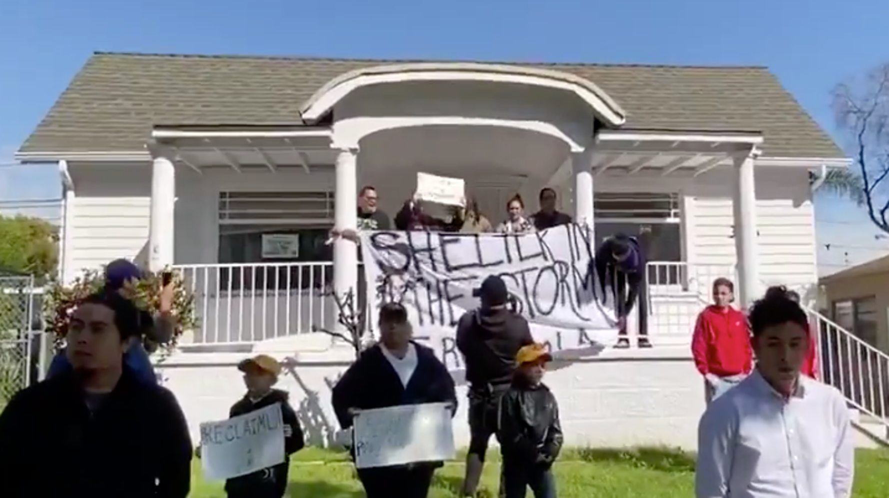 Homeless Families In Los Angeles Take Over Vacant Homes As Coronavirus Spreads Huffpost Homeless Families In Los Angeles Take Over Vacant Homes As Coronavirus Spreads Huffpost