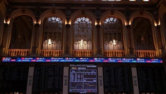 La Bolsa española amplía las ganancias de la apertura y sube el