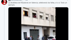La alcadesa de un municipio de Valencia, pillada en la calle bailando y con una