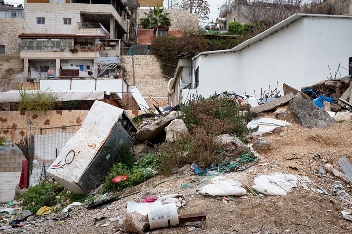 東エルサレムの一角。ゴミの打ち捨てられた空き地も多く目につく。