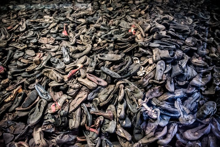 絶滅収容所で犠牲となった人々の靴。