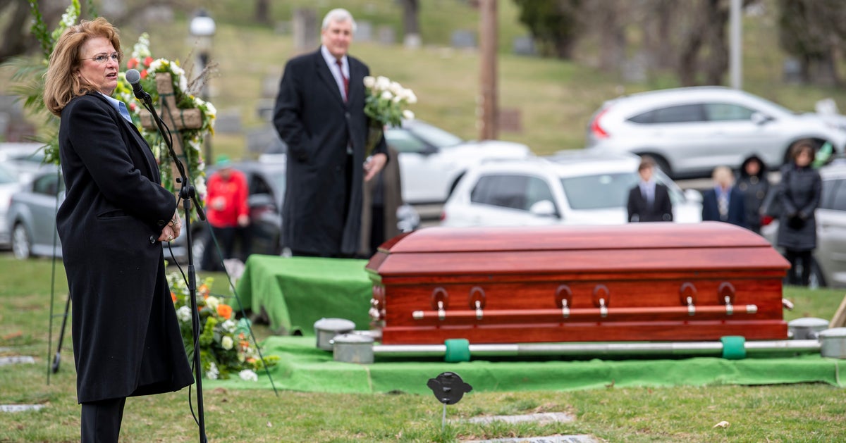 Coronavirus Pandemic Changes How Americans Mourn The Dead | HuffPost ...