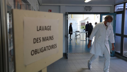 La société française s’organise pour faciliter la vie des soignants en première