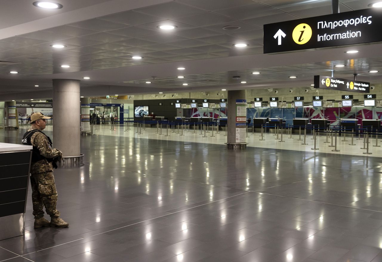 Αδειο το Διεθνές Αεροδρόμιο Λάρνακας, στην Κύπρο. 