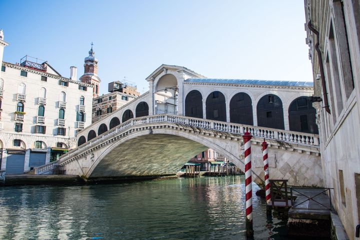 3月18日に撮影された“水の都”ベネチアの名所、リアルト橋