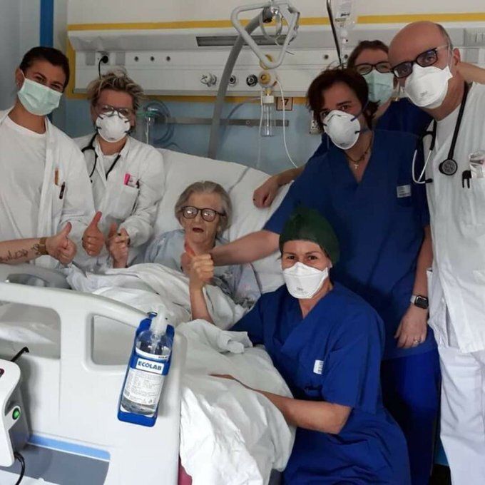 Alma Clara Corsini, 95 ans, a guéri du coronavirus près de Modène, en Italie. 