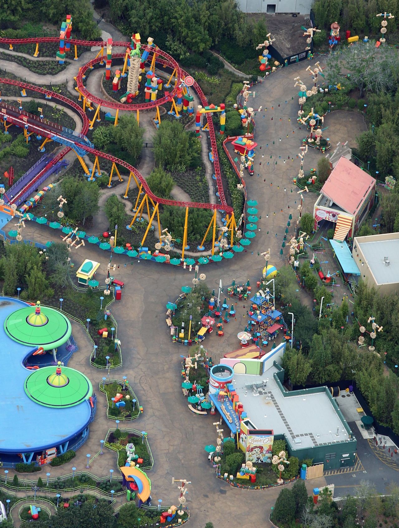 Άδειοι δρόμοι στο πάρκο «Toy Story», που βρίσκεται στο Disney’s Hollywood Studios.