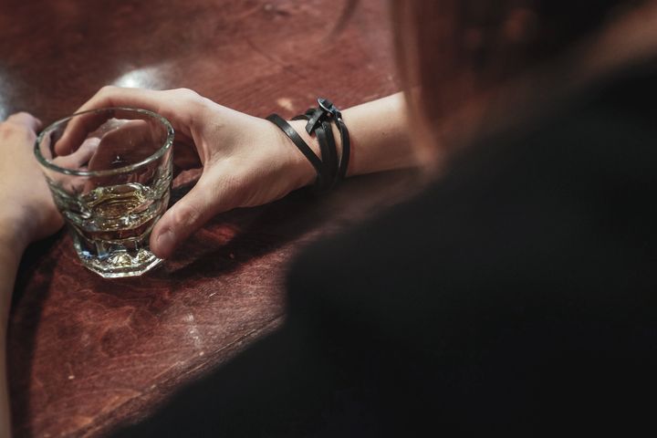 L'isolement et l'incertitude économique pourraient mettre à l'épreuve la sobriété de certains alcooliques en rémission.