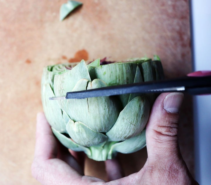 Cut the artichoke in half lengthwise.