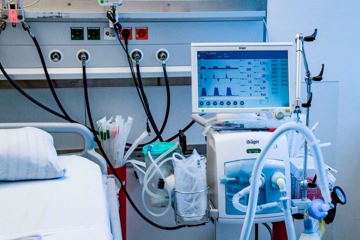 A ventilator is pictured during an instruction of doctors at the Universitaetsklinikum Eppendorf in Hamburg, on March 25, 2020. - Currently ten Covid-19/ Corona patients are treated in the hospital. (Photo by Axel Heimken / POOL / AFP) (Photo by AXEL HEIMKEN/POOL/AFP via Getty Images)