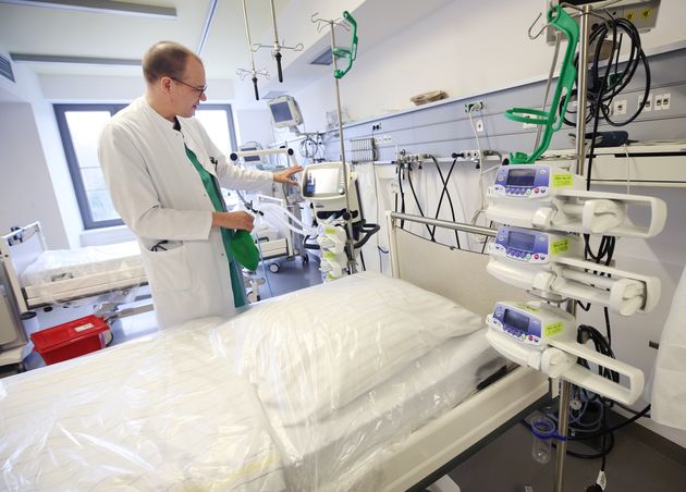 A doctor shows the functioning of a ventilator in the Viersen general hospital in Germany