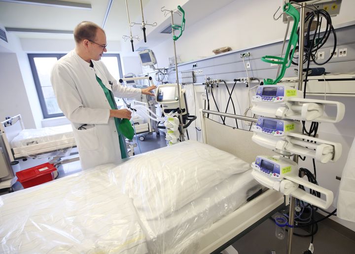 A doctor shows the functioning of a ventilator in the Viersen general hospital in Germany