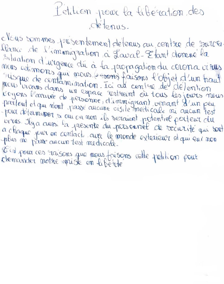 La pétition envoyée par des détenus du Centre de surveillance de l'immigration de Laval. Les signatures ont été retirées pour éviter que les détenus ne subissent des représailles.