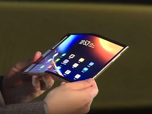 曲がるディスプレイの折りたたみスマホも？低価格5Gスマホだけではない