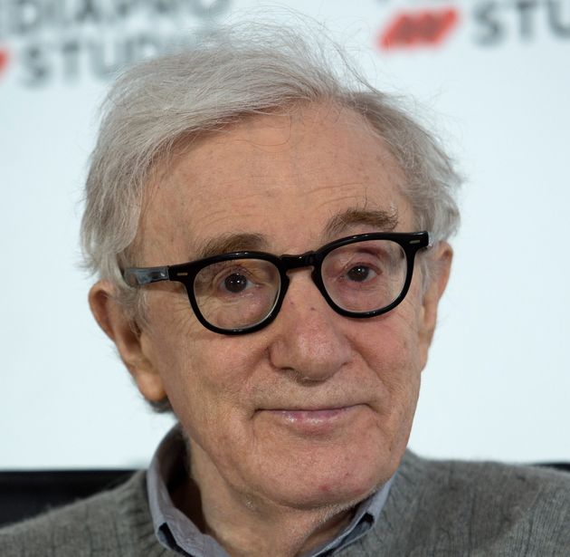 Le cinéaste Woody Allen sort ses