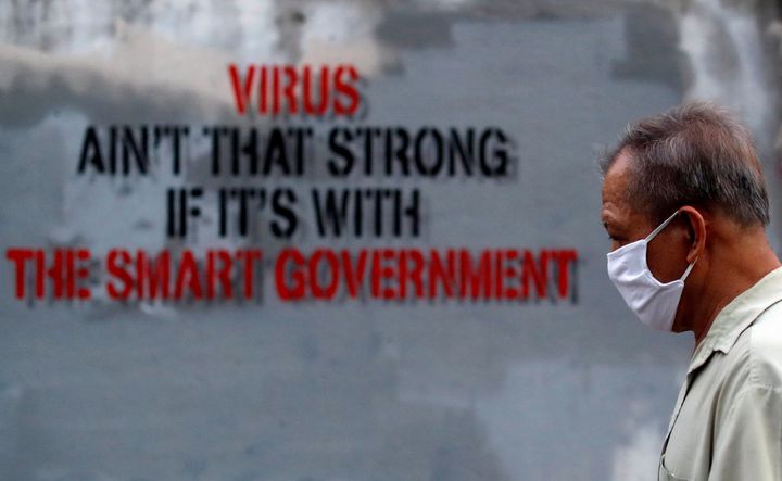 O ιός δεν είναι τόσο δυνατός εάν συνυπάρχει με μια έξυπνη κυβέρνηση, March 26, 2020. REUTERS/Jorge Silva TPX IMAGES OF THE DAY