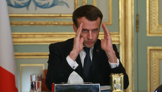 Macron va-t-il “tirer toutes les conséquences” de la crise du