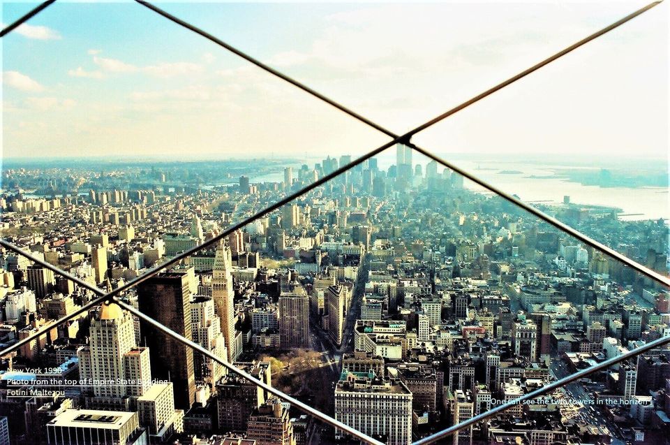 Η Νέα Υόρκη πριν την 11η Σεπτέμβρη του 2001. Στο βάθος διακρίνονται οι Δίδυμοι Πύργοι